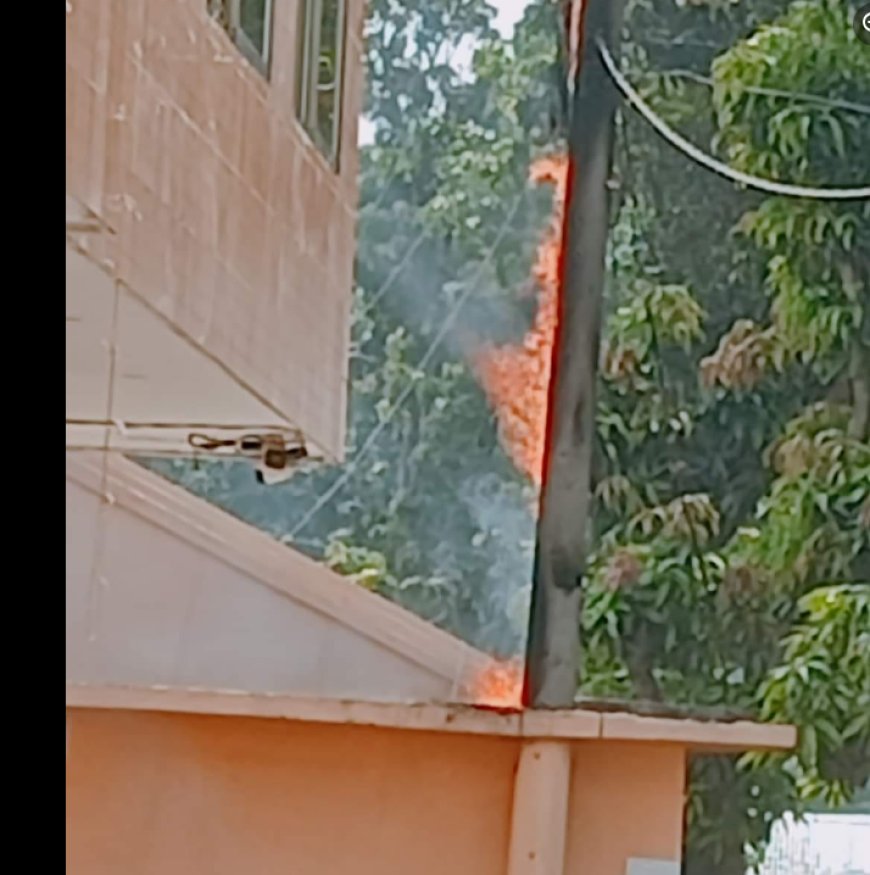 হঠাৎ আগুনের ফুলকি রোকেয়া কমিউনিটি সেন্টার